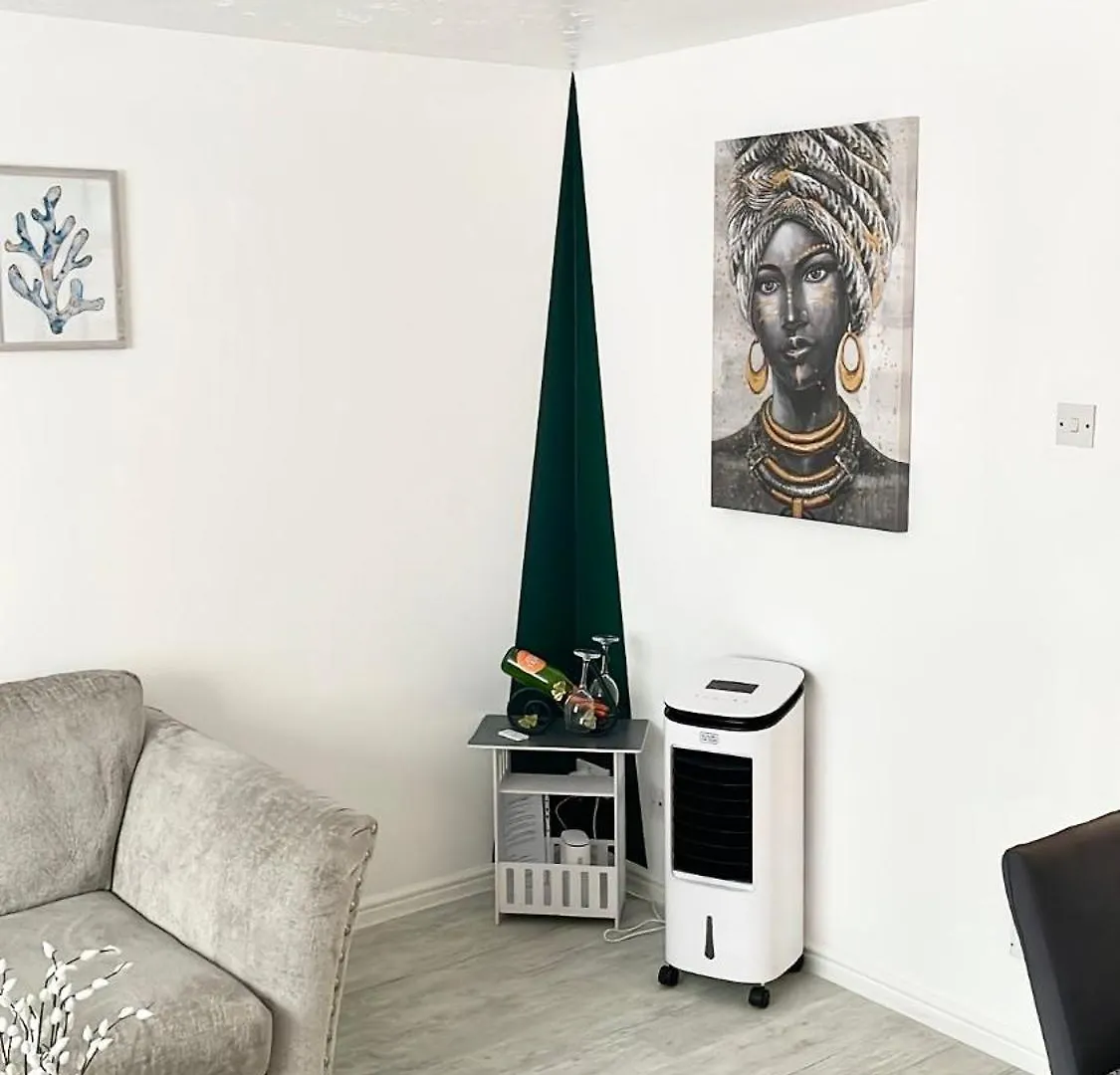 Juniper Apartment - 2 Bedroom Goodmayes