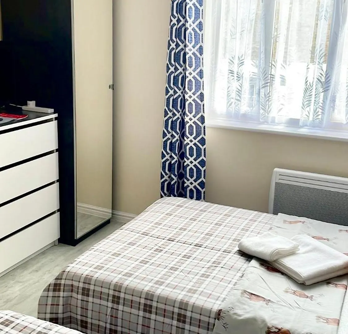Juniper Apartment - 2 Bedroom Goodmayes